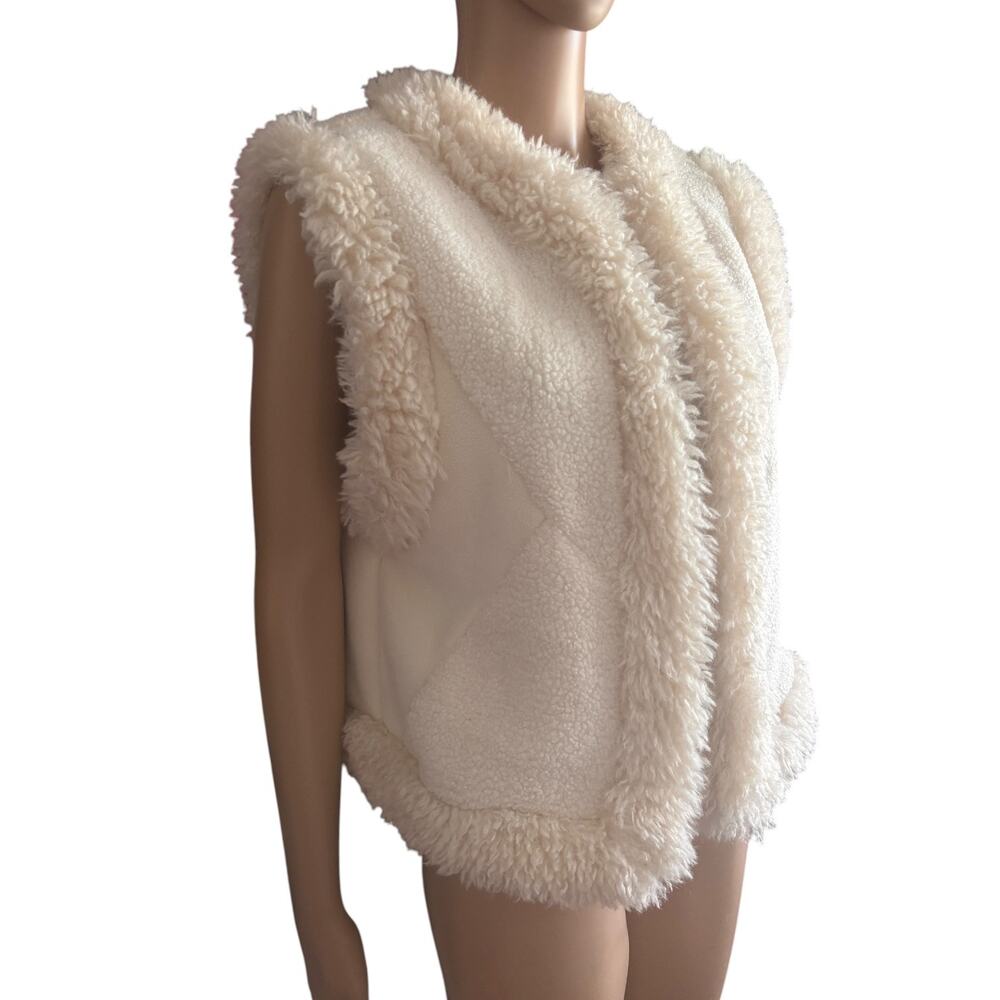 Faux Fur Sherpa Vest M Cream Cozy Soft Girl Luxe Boho Minimalist NWT - Picture 2 of 6